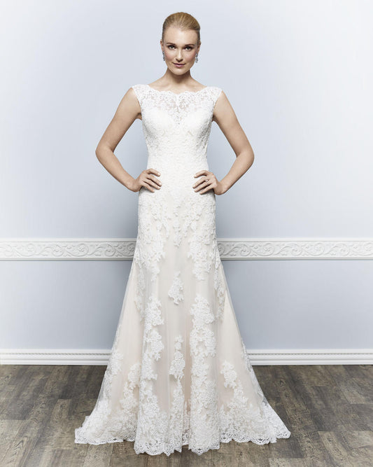 Lace, off-the-shoulder caplet Fit & Flare Bridal gown, Size 18