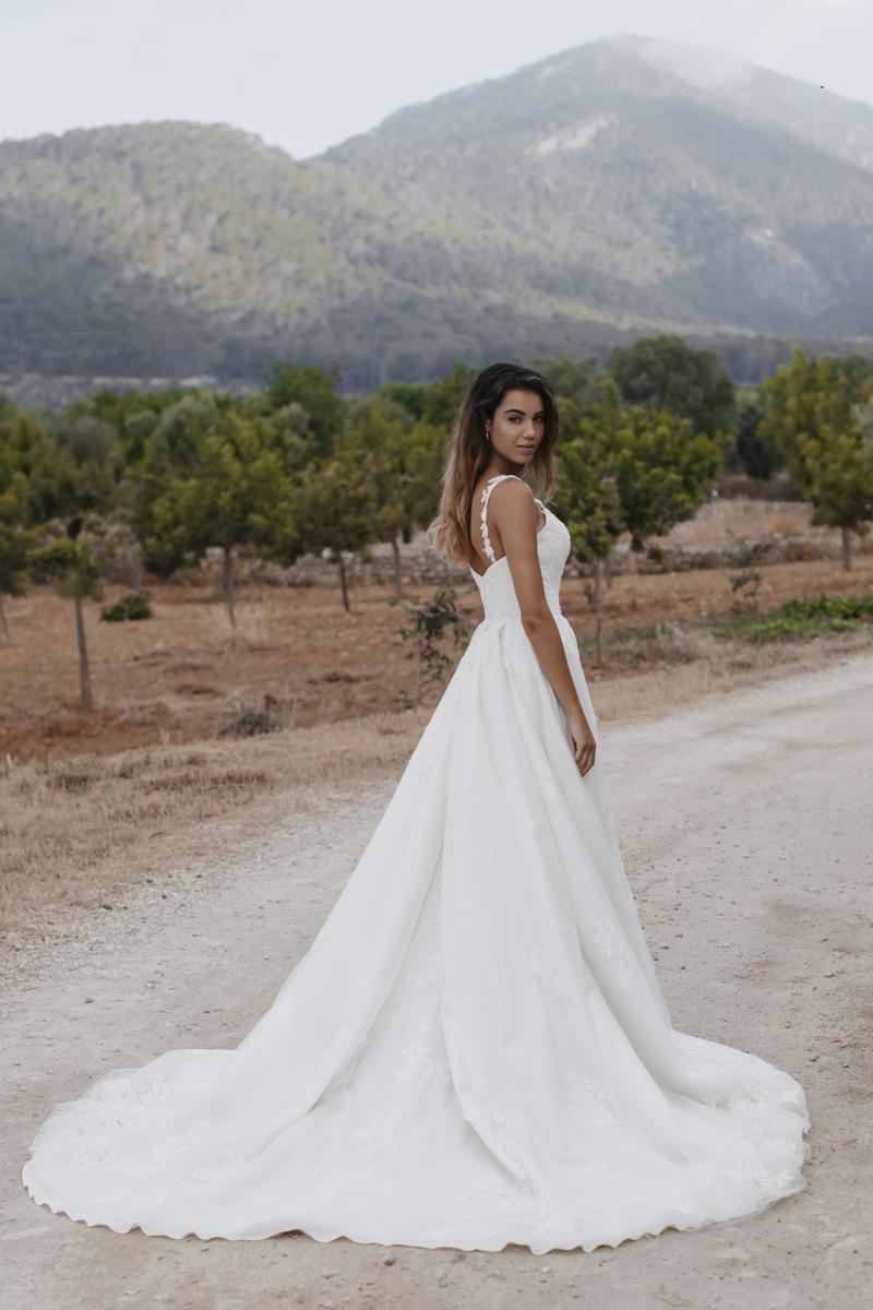 Allure Bridal E210, Ivory, Size 10